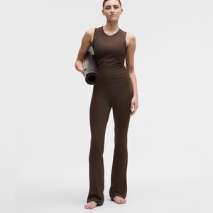 Groove Nulu High-Rise Flared
Pant Regular